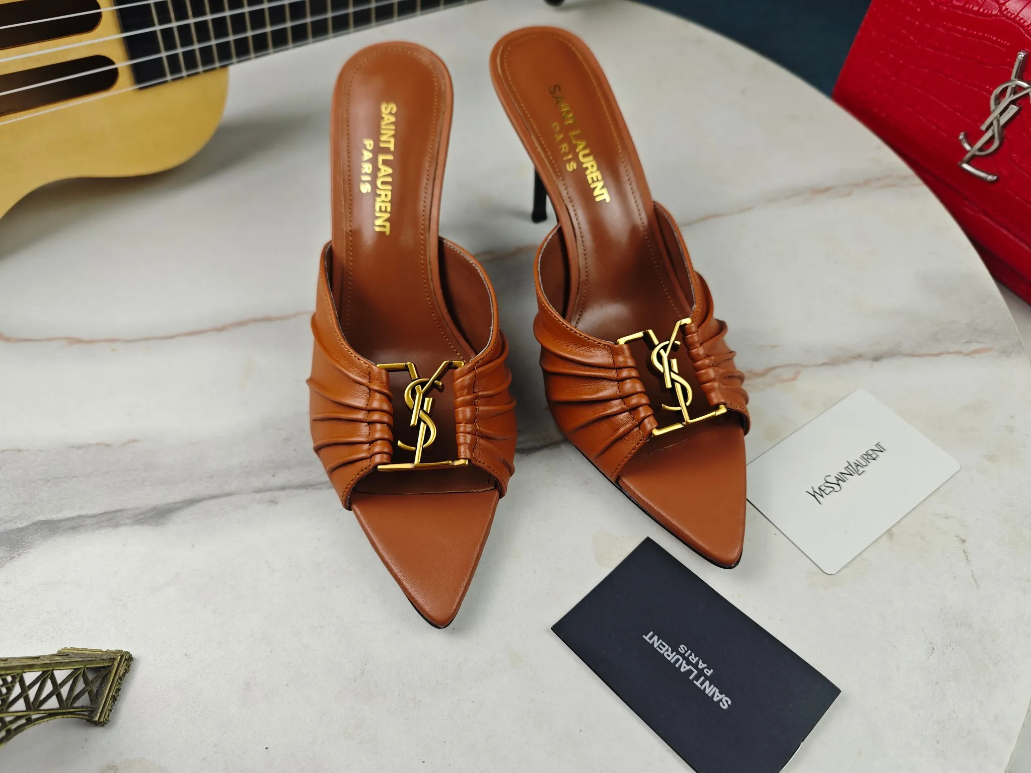 👟👟Ex-factory price 520👟👟 【Saint Laurent】Yves Saint Laurent, stiletto heel YSL sandals💃2024 early autumn counter synchronized with the latest styles, YSL, decoration👠 Classic and high-quality glamorous masterpieces, the hottest spring and summer series in the counter, with temperament, fashion, classic and attractive design style 😌The on-foot effect is particularly beautiful〰️, the material is imported from Italy, small black cow, imported black patent leather, lining, and foot pads; sheepskin, heel height, stiletto 9cm, size 35-41 (34.41.42 must be customized, non-returnable) outsole; imported genuine leather outsole, complete with counter packaging